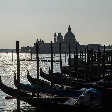 Ca' De Mezo Near San Marco * Venise