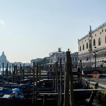 Ca' De Mezo Near San Marco